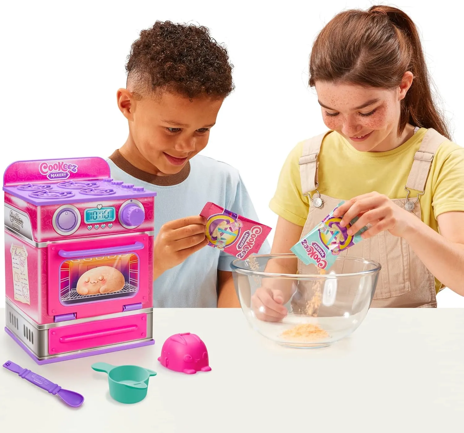 Cinnamon Treatz Oven – Interactive Bake & Reveal Oven Playset with Mystery Scented Plush (Cinnamon Pooch, Fondant Feline, or Strawberry Swirl), Mixing Tools, Dough, & Accessories, 5 