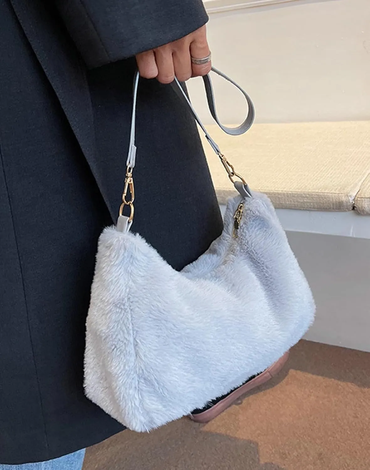 Fuzzy Plush Handbag Women 2024 Fall Winter Fashion Stylish Shoulder Bag PU Strap Smooth Zip Cozy Fur