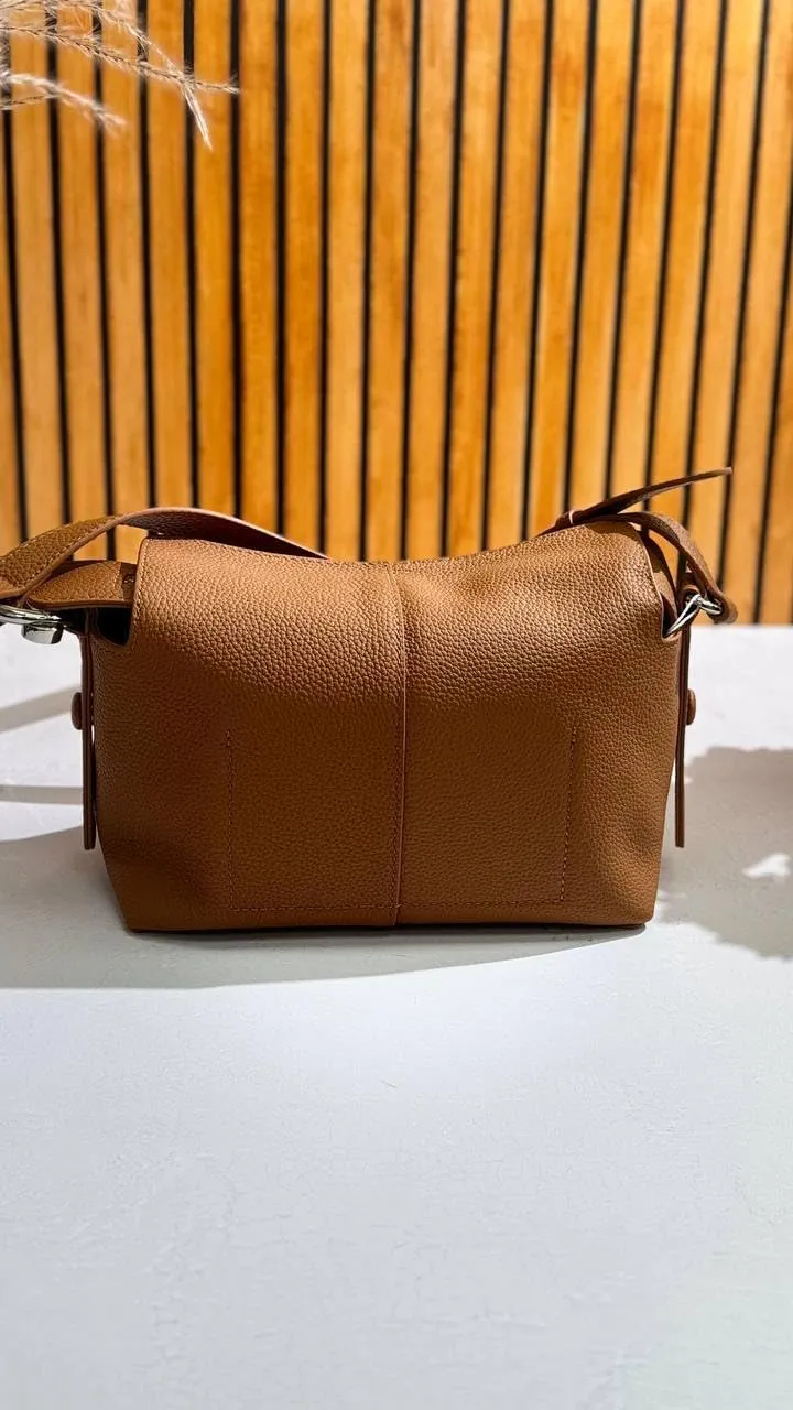 Genuine Leather Shoulder Bag – Timeless Elegance Everyday Functionality