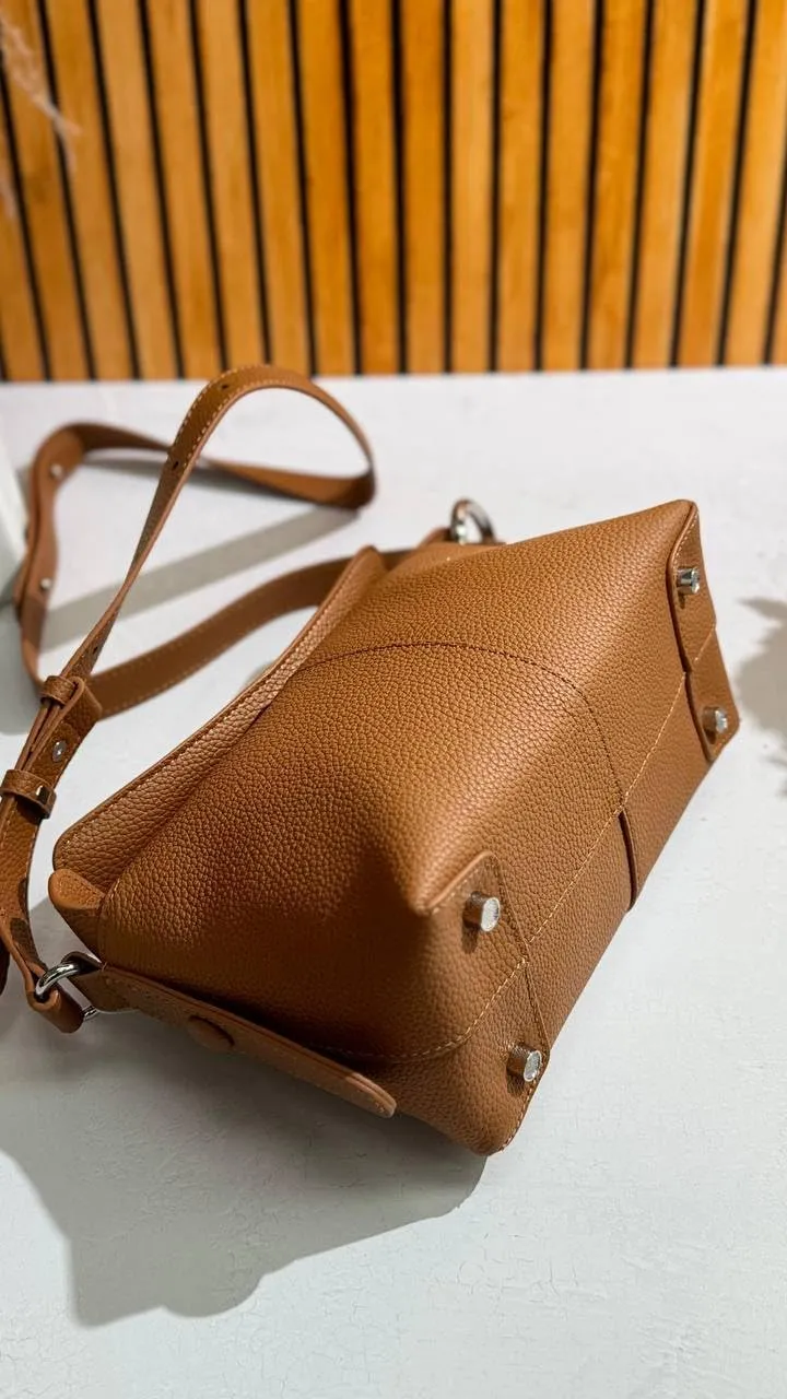 Genuine Leather Shoulder Bag – Timeless Elegance Everyday Functionality