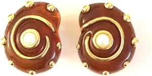 KENNETH JAY LANE, TORTOISE RESIN SNAIL CLIP EARRING, PEARL CENTER AND GOLD DOTS