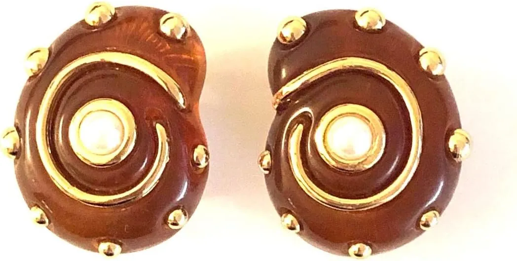 KENNETH JAY LANE, TORTOISE RESIN SNAIL CLIP EARRING, PEARL CENTER AND GOLD DOTS