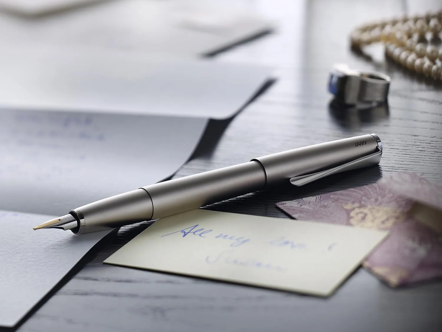 Lamy studio pianoblack - Fountain Pen in elegant metal body - 14 ct. gold nib, partially platinum-plated & in nib size EF - incl T 10 blue ink cartridge
