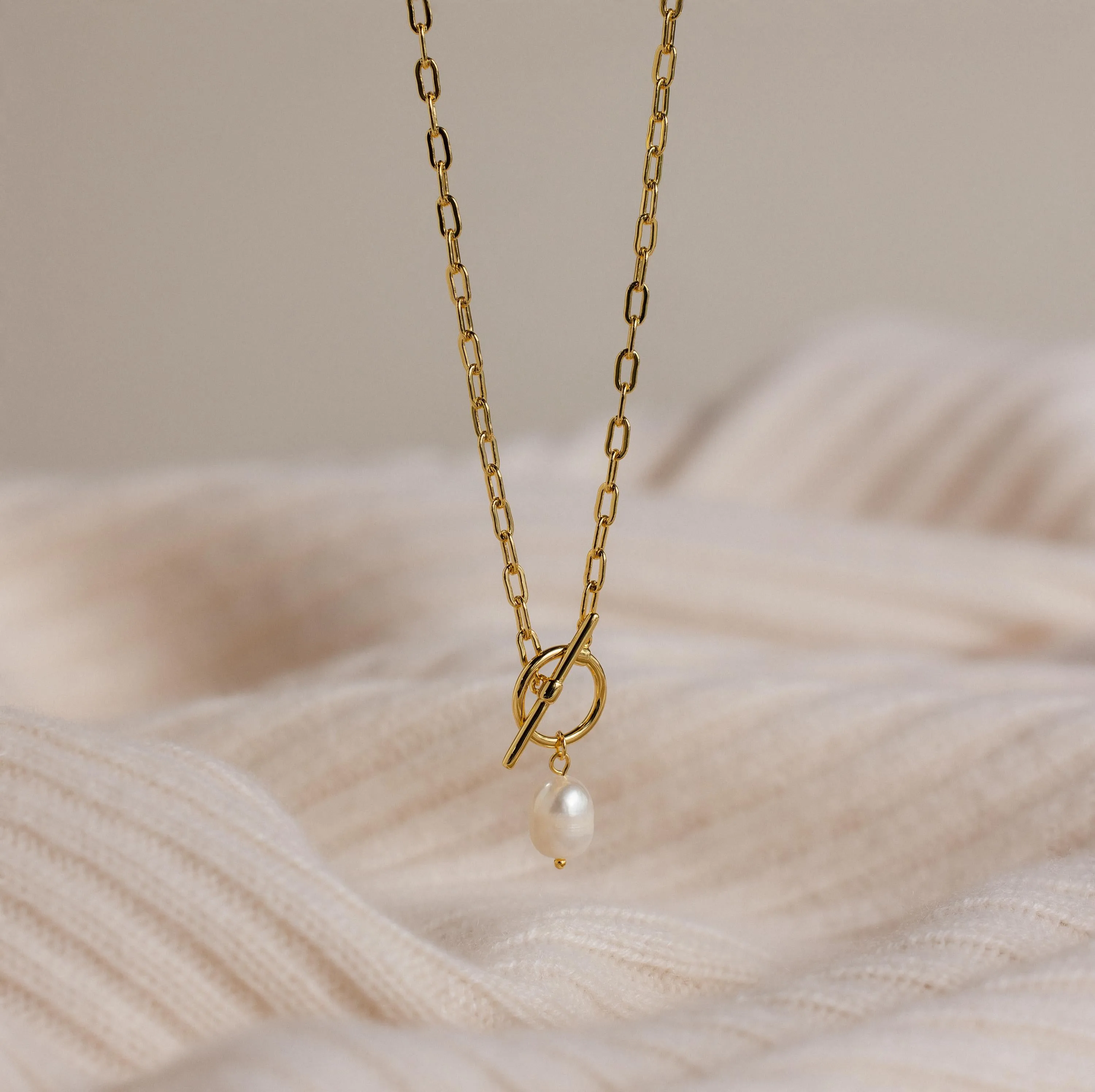 Paperclip Pearl Toggle Necklace