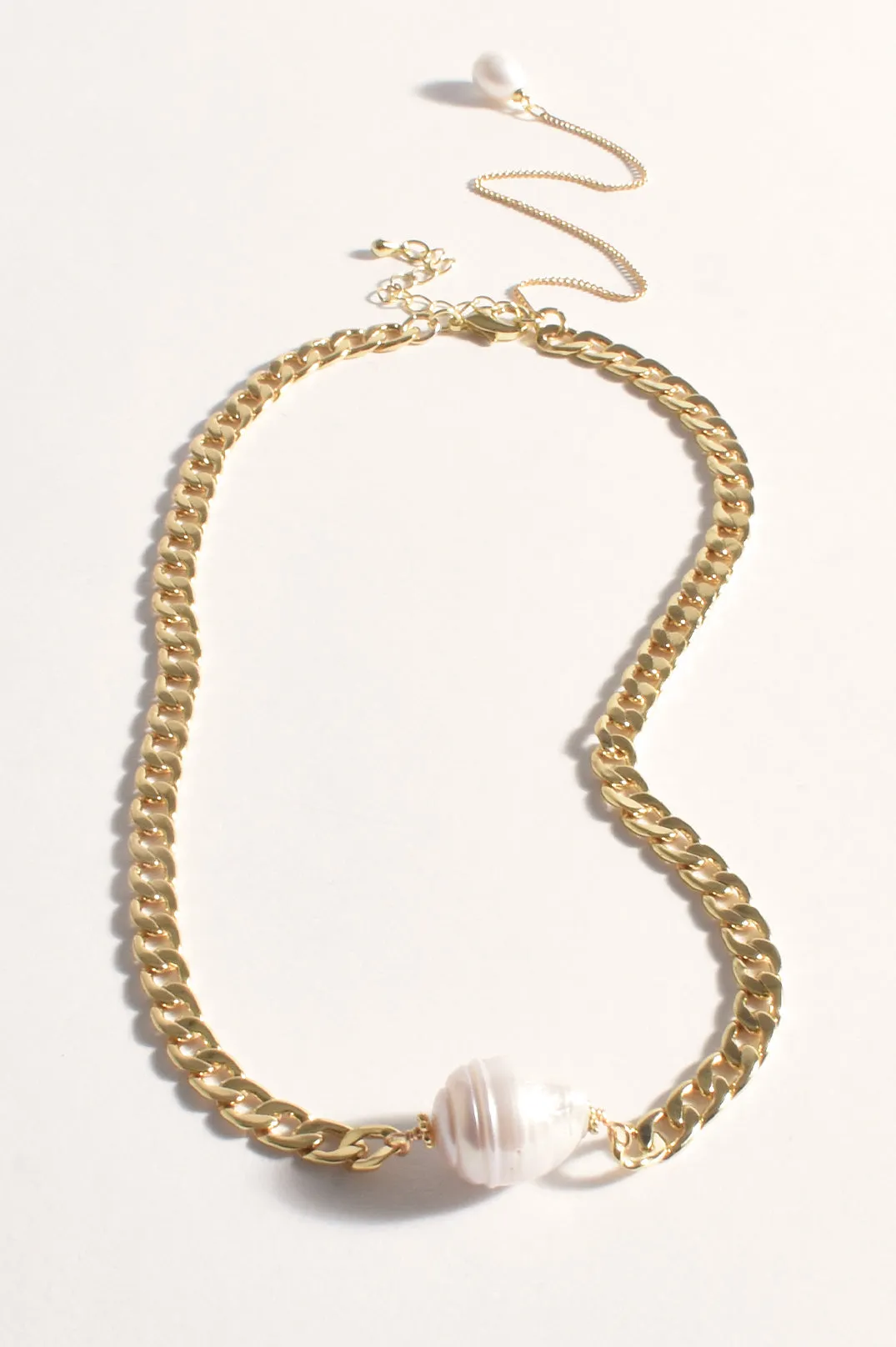 Pearl Centre Flat Chain Short Necklace (Gold/Cream)