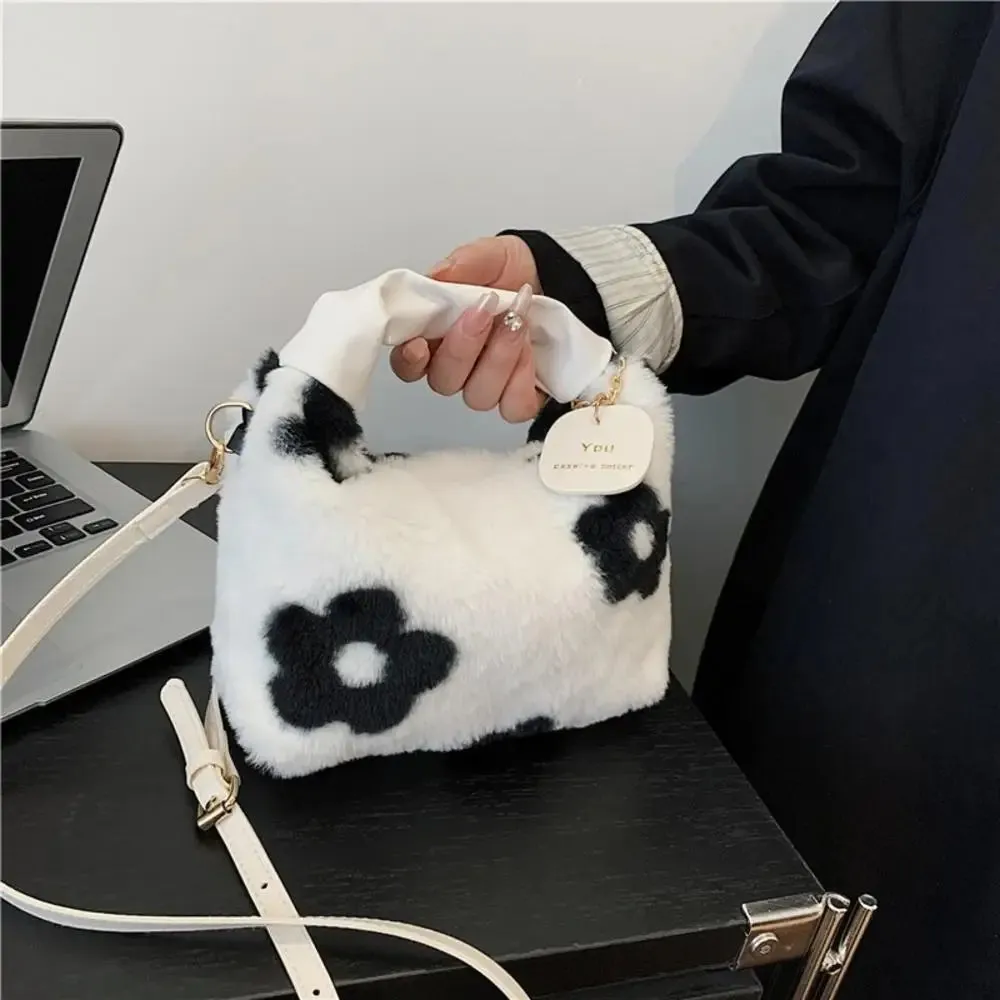 Plush Texture Cross-Body Bag For Women Eco-Friendly Fur Large Capacity Fashionable Winter Furry Hand Bag For Women
