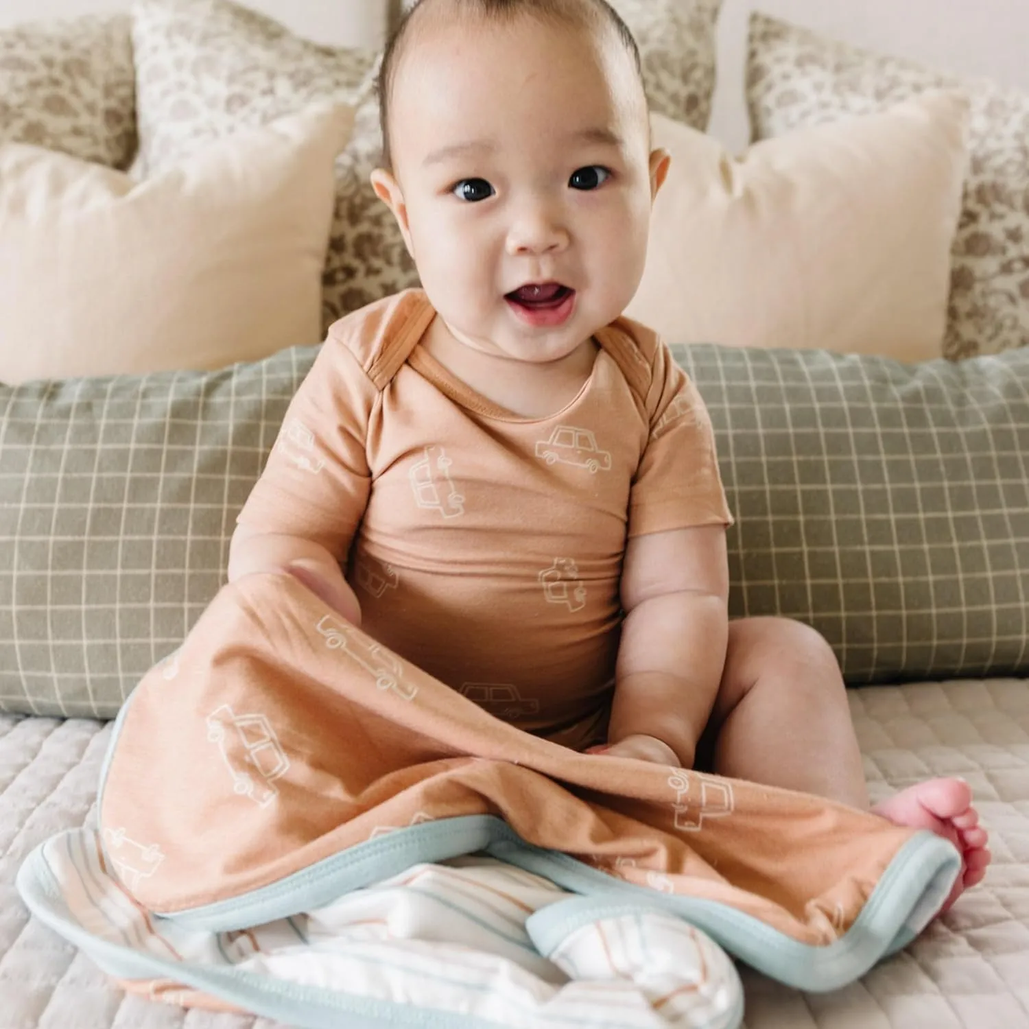 Short Sleeve Bodysuit "Cooper" by Copper Pearl