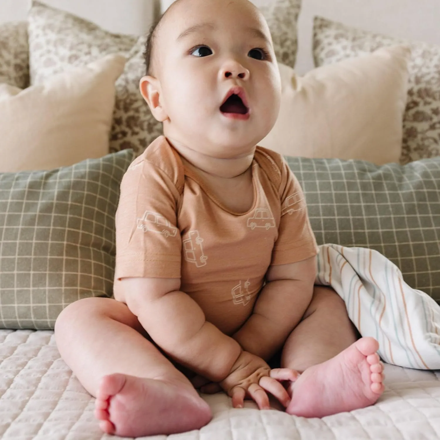 Short Sleeve Bodysuit "Cooper" by Copper Pearl