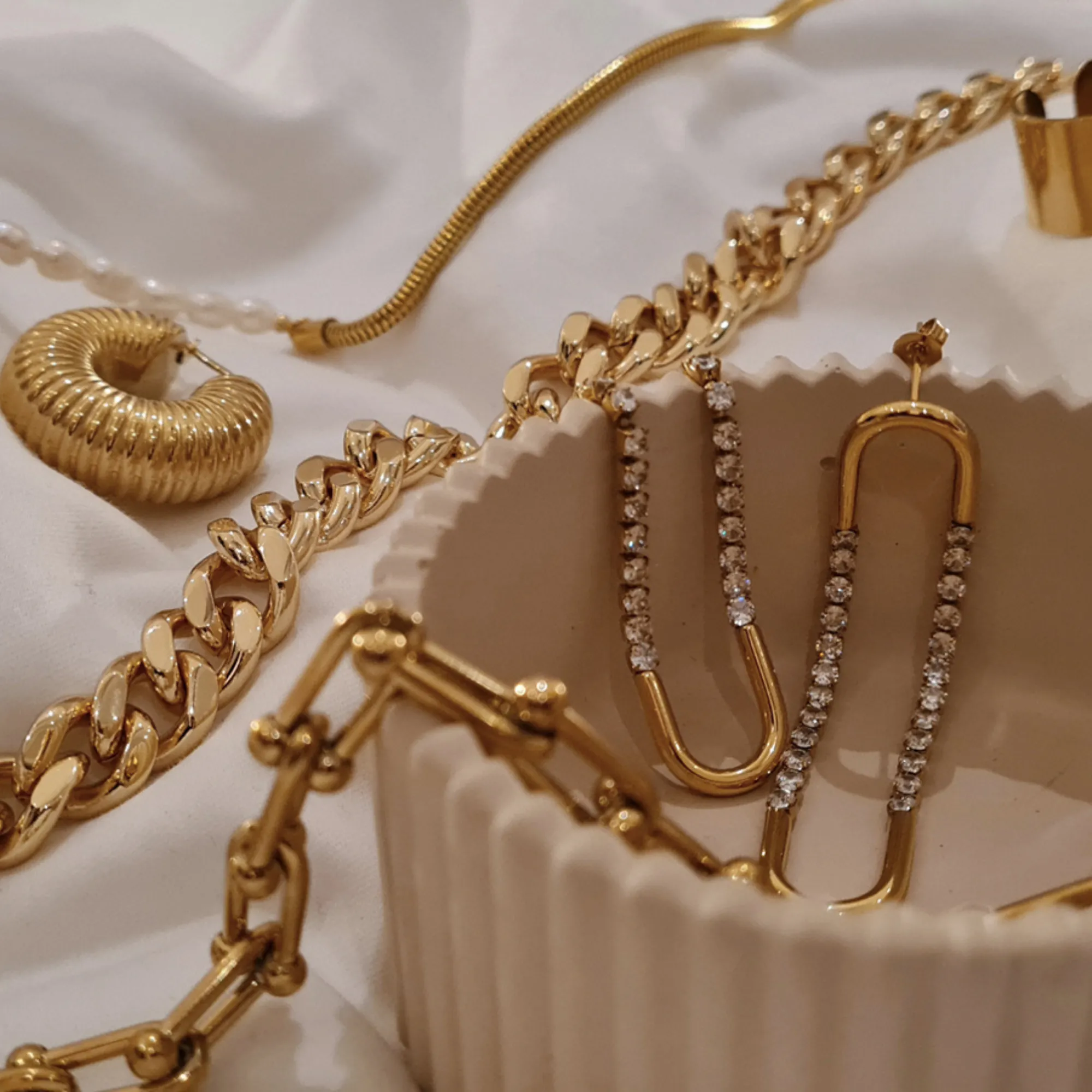 Snake Chain Pearl Necklace