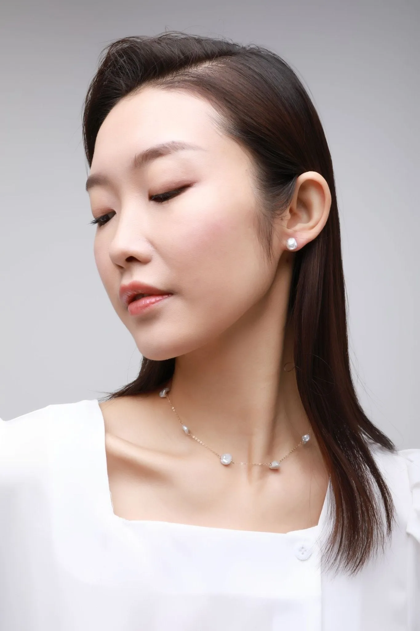 Thousand Faces Series Delicate Pearl Chain Necklace