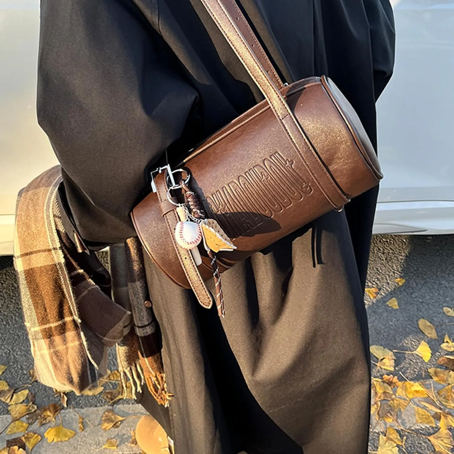Vintage Soft Leather Cylinder Shoulder Bag For Women 2025 Winter Fashion Crossbody Handbag PU Leather Underarm Bags, Coffee, 28x14x14cm