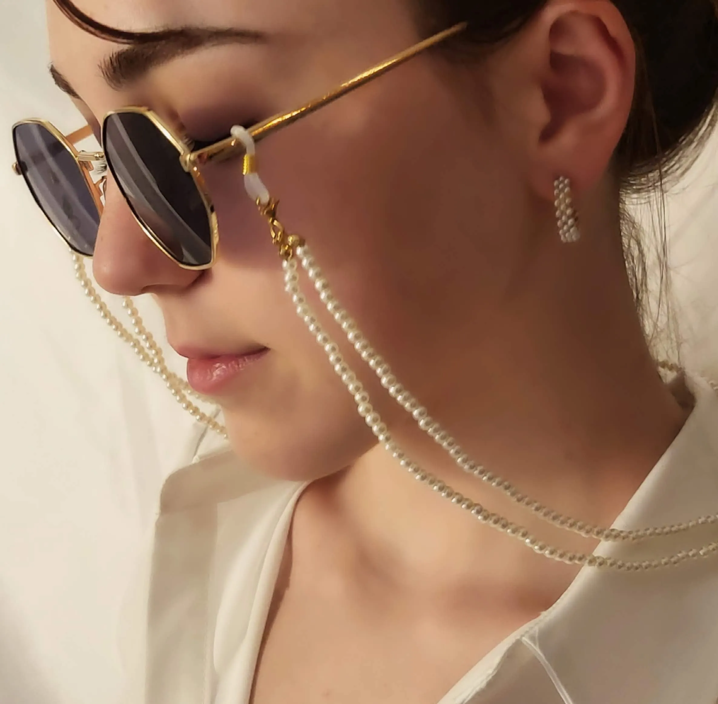 White Round Pearl Glass Holder Chain, Waterproof.