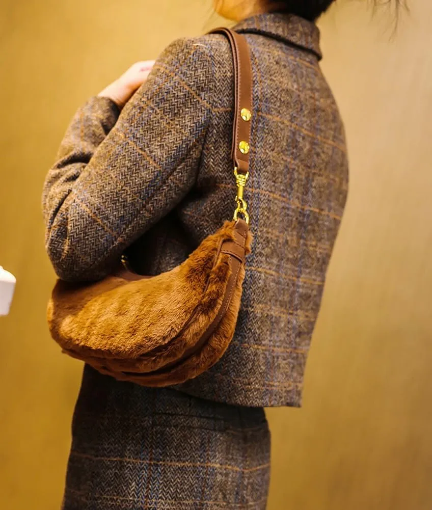 Women Plush Underarm Bag Shoulder Bag Fashion Fluffy Crossbody Bag Soft Warm Fuzzy Purse Y2K Purse with Adjustable Strap