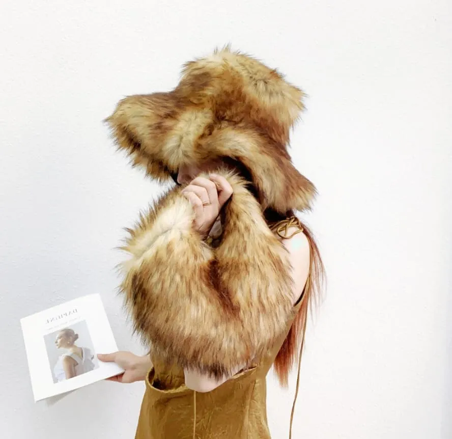 YXCFEWD Furry Heart Shaped Crossbody Bag for Women - Plush Y2K Handbag with Soft Shoulder Strap